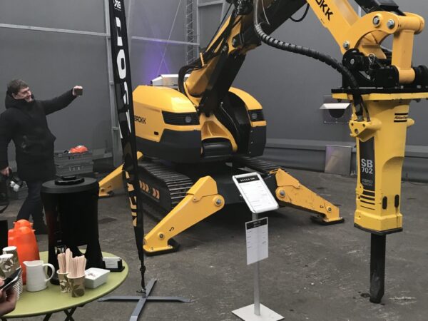 63515E3F-0E7B-40F8-831E-F9F159295919